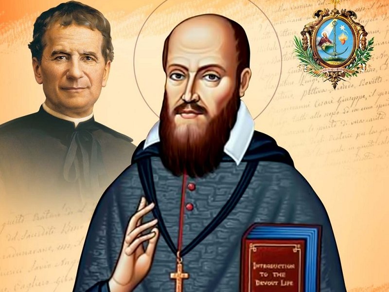 St. Franz von Sales mit Buch 'Einführung in das fromme Leben' und St. Johannes Bosco im Hintergrund.