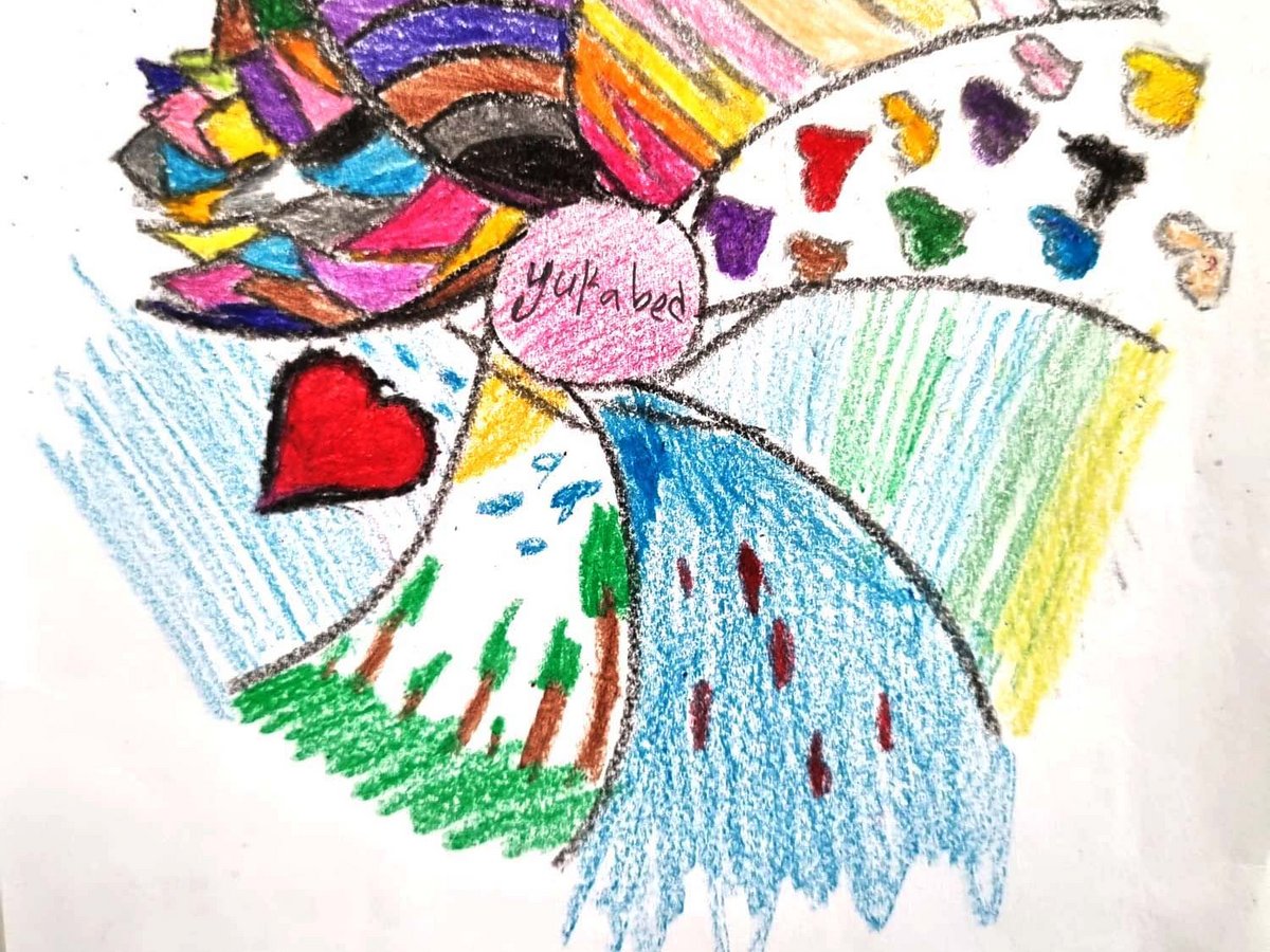 Bunte Kinderzeichnung: abstrakte Landschaft mit rotem Herz, Bäumen, blauem Wasser und 'Yukabad'.