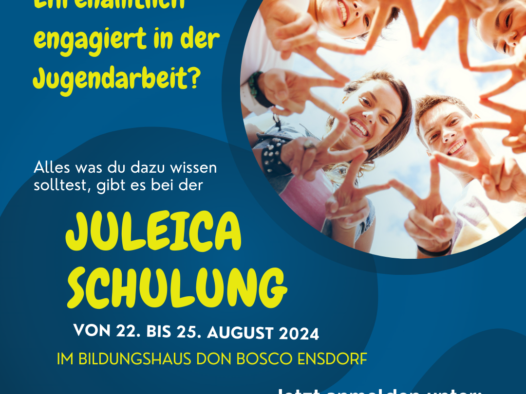Lachende Jugendliche bilden einen Kreis mit Peace-Zeichen. Werbung für JULEICA Schulung August 2024.