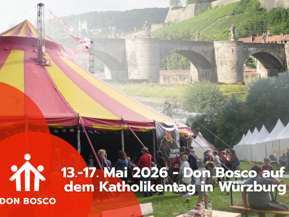 Zirkuszelt vor Festung Marienberg & Alter Mainbrücke Würzburg. Text: Hab Mut, steh auf! 13.-17. Mai 2026 Don Bosco Katholikentag.