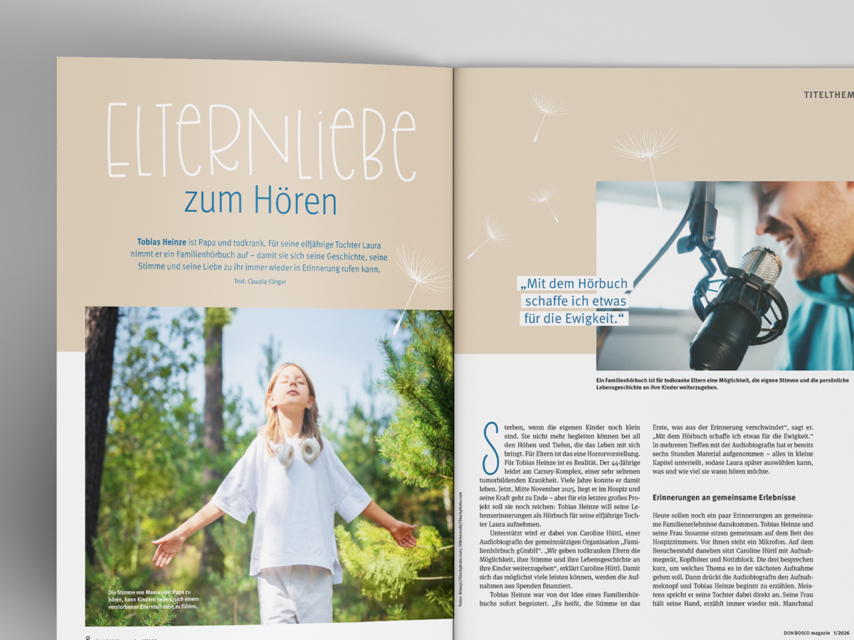 Magazinseite: Vater nimmt Hörbuch für Tochter auf, Mädchen mit Kopfhörern im Wald. Eine Stimme für die Ewigkeit.
