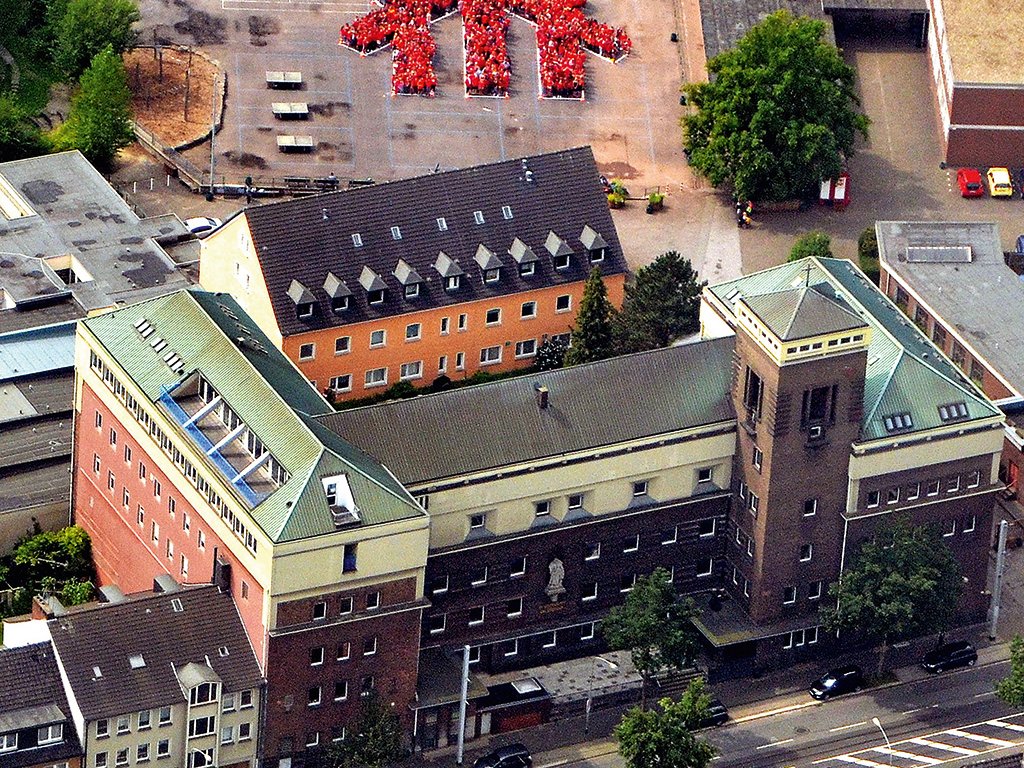 Großes braunes Gebäude