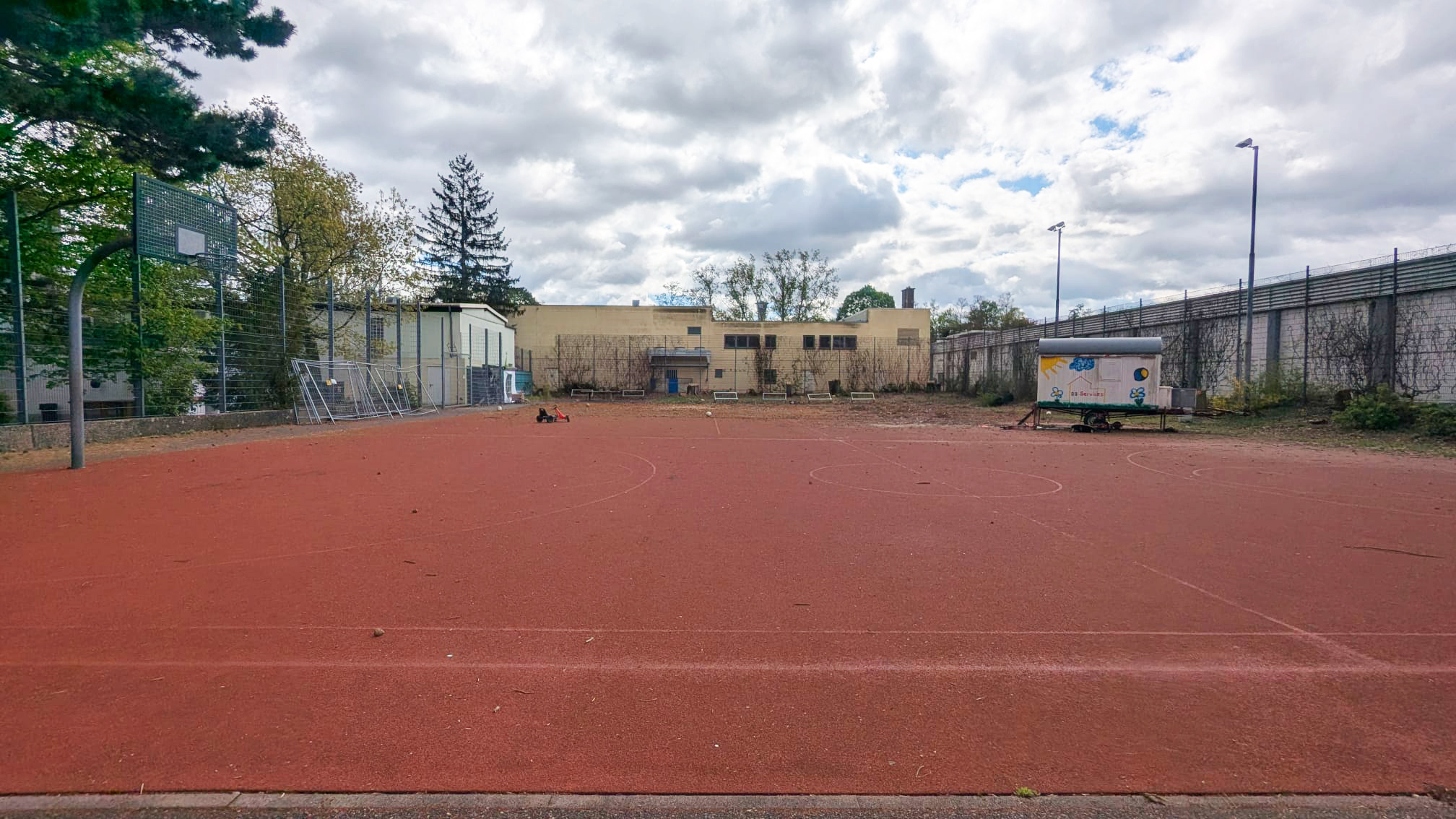 Sportplatz von Don Bosco Nürnberg ohne Sportgeräte