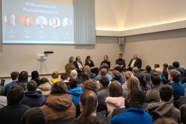 Über 100 Teilnehmende des Caritas-Don Bosco-Bildungszentrums diskutierten im Rahmen einer Podiumsdiskussion mit Politikerinnen und Politikern aus der Region.