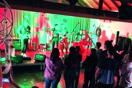 Das erste Wohnzimmer-Konzert im Jugendtreff Don Bosco Regensburg rockten die „Smokin Breadsticks“.