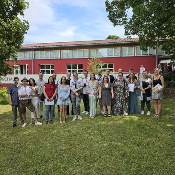 Die Teilnehmenden der Berufsvorbereitung und die Ausbildungsabsolventen haben ihr Schuljahr bei Don Bosco Aschau erfolgreich abgeschlossen.