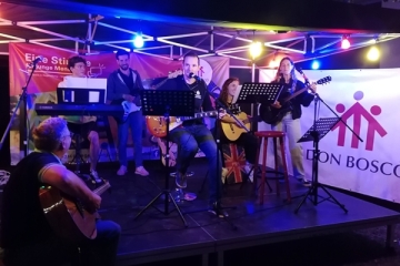 Gefeiert wurde das 100-Jährige mit viel Musik: Neben jungen Musikerinnen und Musikern trat auch eine Band von Mitarbeitenden des Don Bosco Zentrums auf.