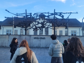 Der Don Bosco Volunteers Ausflug ins KZ bietet den Teilnehmern eine bewegende Erinnerung an die Geschichte und fördert das Bewusstsein für Toleranz und Menschenrechte
