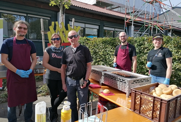 Das Grillteam sorgte dfür dass das leibliche Wohl der Gäste nicht zu kurz kam