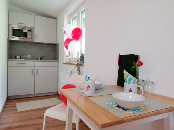 Küchenzeile der neuen Appartements im Don Bosco Zentrum