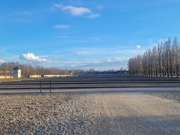 Einblick des weitläufigen Geländes des ehemaligen KZ Dachau