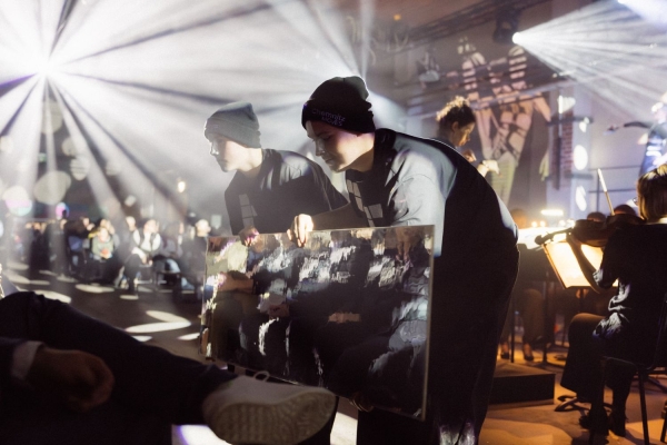 Chemnitz MOVES_Jugendliche von Don Bosco Sachsen halten Publikum den Spiegel vor_Copyright Jakob Anders 2.jpg