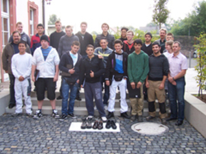 Mit vier Paar Schuhen auf dem Weg durch die Ausbildung Mit vier Paar Schuhen auf dem Weg durch die Ausbildung