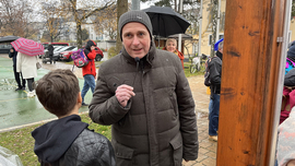 Eröffnung des Christkindlmarktes auf dem Campus Don Bosco in München durch Pater Stefan Stöhr