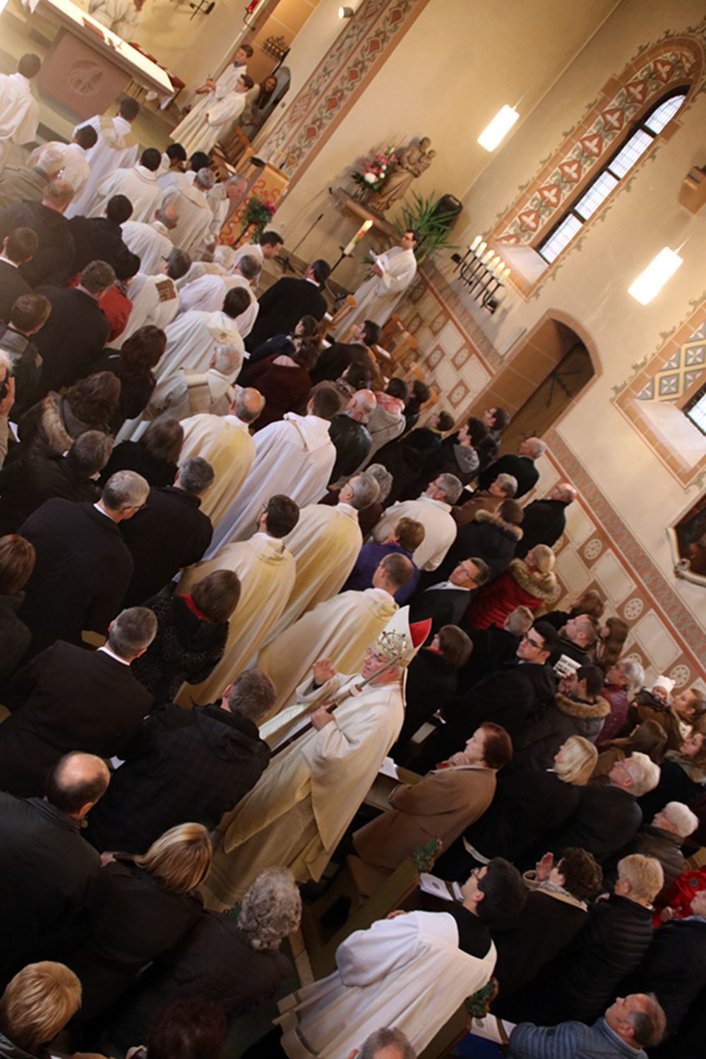 Salesianer Don Boscos Simon Härting und Primus Syiem in Sannerz zu