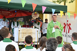 Beim Gottesdienst zur Jubiläumsparty machte der Passauer Bischof Stefan Oster jungen Menschen Mut, Verantwortung für ihr Leben zu übernehmen.
