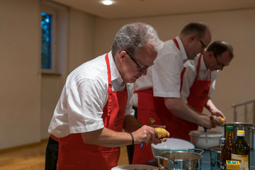 Abschied Salesianer Don Boscos aus Stuttgart: Mitbrüder machen Kartoffelsalat