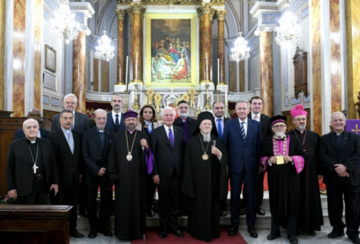 Vertreter religiöser Minderheiten treffen sich mit Bundespräsident a.D: Christian Wulff