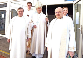 Erzbischof em. Ludwig Schick (Mitte) war Gast beim Don Bosco Fest in Forchheim