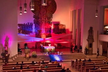 Die Stuttgarter Domkirche war in der "Nacht der Lichter" in stimmungsvolles Licht getaucht. 