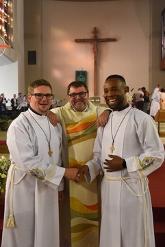 Von links nach rechts: Michal Klučka SDB, Provinzial Pater Siegfried M. Kettner SDB und John Ezeruo SDB
