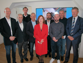 Provinzialvikar Pater Christian Vahlhaus SDB, Remigius Kühnen (Herbert und Veronika Reh Stiftung), Pater Reinhard Büker, Dr. Manfred Bitter (Vorstand Herbert und Veronika Reh Stiftung), Benedikt Quack (Gesamtleiter Don Bosco Helenberg), Bürgermeisterin Elvira Garbes, Sebastian Roos (Architekturbüro Weltzel & Hardt), Peter Hardt (Architekturbüro Weltzel & Hardt), Alfons Jochem (Vorstandsvorsitzender Herbert und Veronika Reh Stiftung).